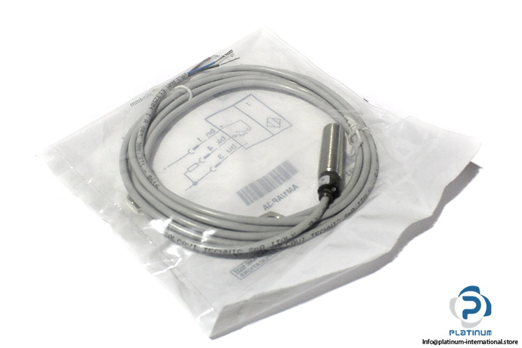 micro-detectors-AM1_AP-3A-inductive-proximity-sensor-(new)-(package)