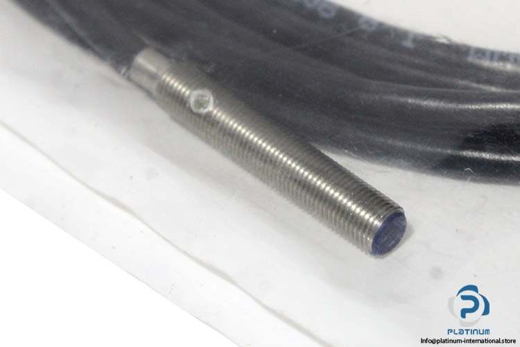 micro-detectors-AD1_AP-3A-inductive-proximity-sensor-(new)-(package)-2