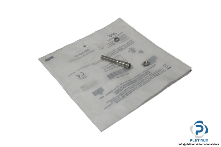 micro-detectors-AD1_AP-1F-inductive-proximity-sensor-(new)-(package)
