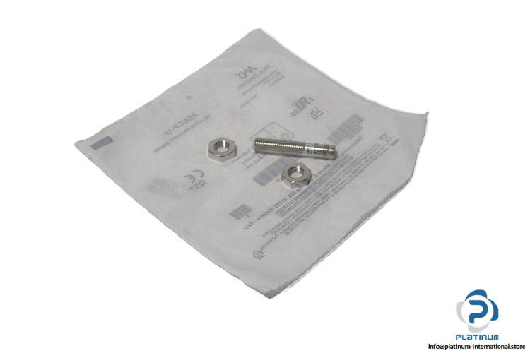 micro-detectors-AE6_CP-1F-inductive-proximity-sensor-(new)-(package)