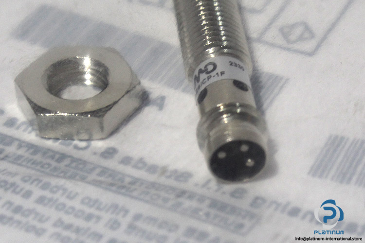 micro-detectors-AE6_CP-1F-inductive-proximity-sensor-(new)-(package)-1