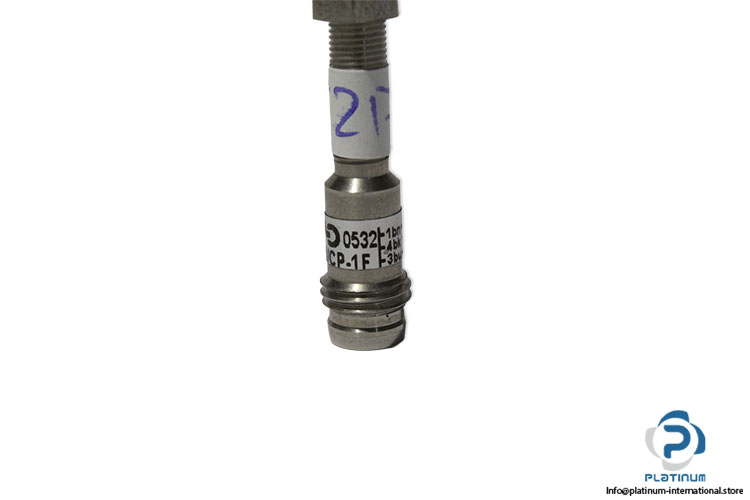 micro-detectors-PD1_CP-1F-inductive-proximity-sensor-(new)-(package)-4