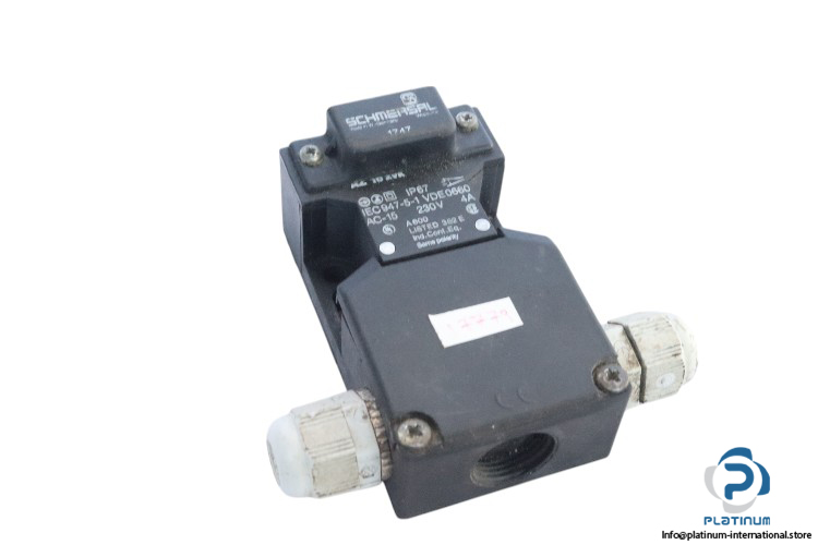 schmersal-AZ-16-ZVK-safety-switch-(used)
