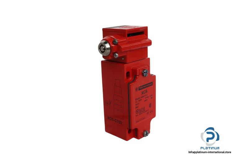 telemecanique-XCS-C702-safety-switch-(new)