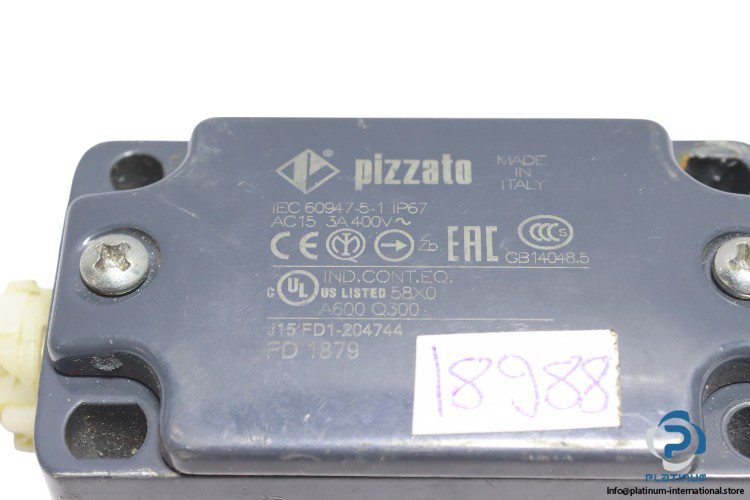 pizzato-FD-1879-safety-switch-(used)-2