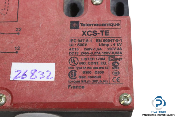 telemecanique-XCS-TE7311-safety-switch-(new)-5