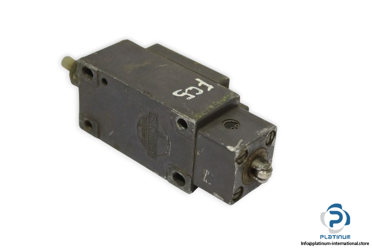 euchner-NZ1RK-511L220-safety-switch-(Used)-2