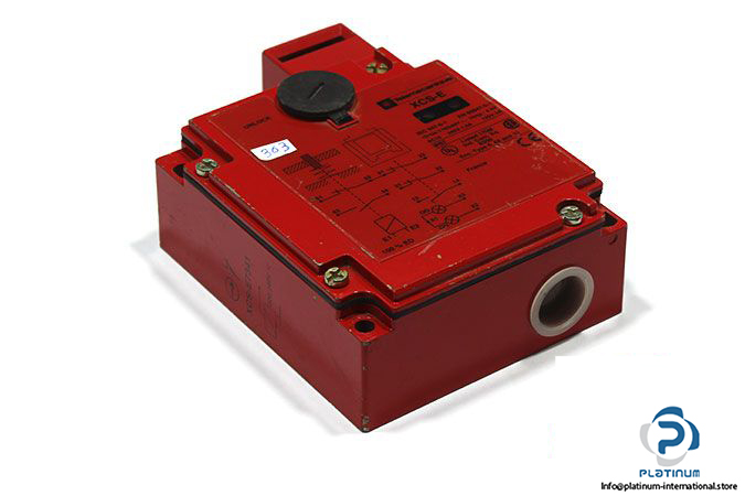 telemecanique-XCS-E7341-safety-interlock-switch