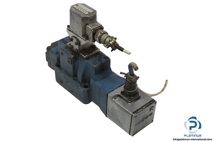 Moog-d6-627902a-electrohydraulic-servo-valve(used).jpg