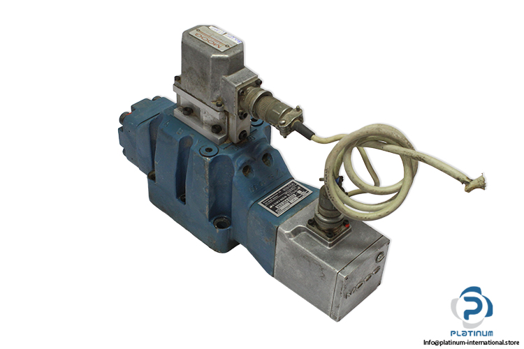 moog-d061-603c-single-stage-servo-valve-with-Proportional(used).jpg