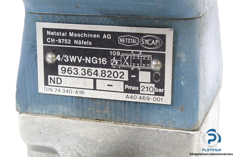 moog-d061-603c-single-stage-servo-valve-with-Proportional(used)-1.jpg