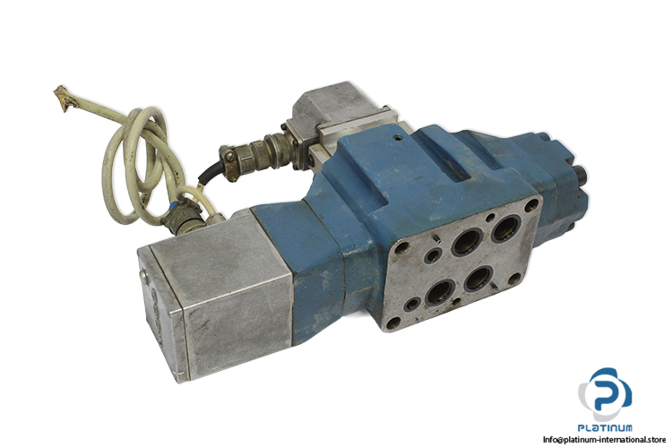 moog-d061-603c-single-stage-servo-valve-with-Proportional(used)-3.jpg