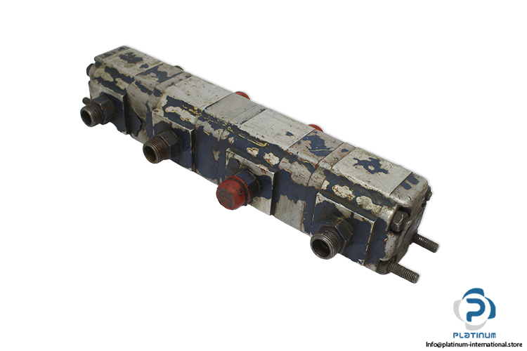 MTZ-4-148-flow-divider-valve-(Used).jpg