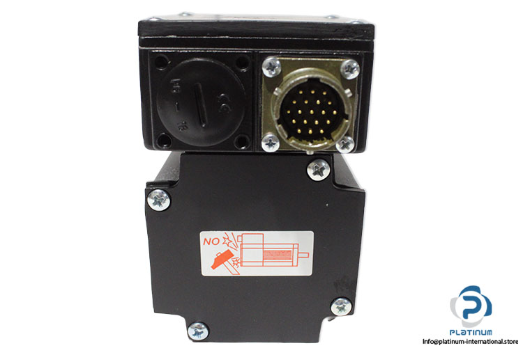 moog-FAS-T-0-M8-030-00-02-00-motor(new)-2.jpg