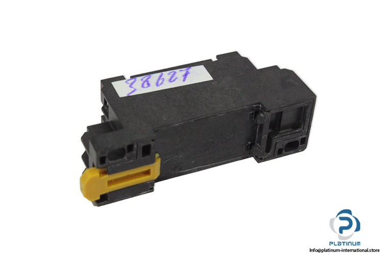 omron-PYF08A-E-relay-socket-(Used)-1