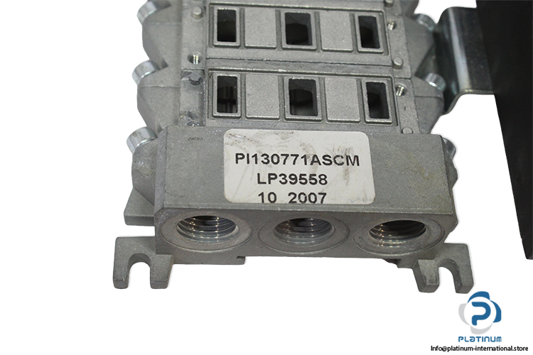 pneumax-PI130771ASCM-pneumatic-valve-terminal-(Used)-3
