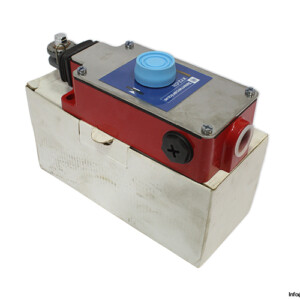 Telemecanique XY2CH13250 Latching Emergency Stop Rope Pull Switch
