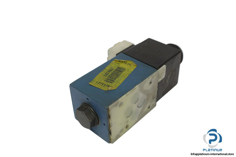 rexroth-R900909559-directional-spool-valve-(New)-1