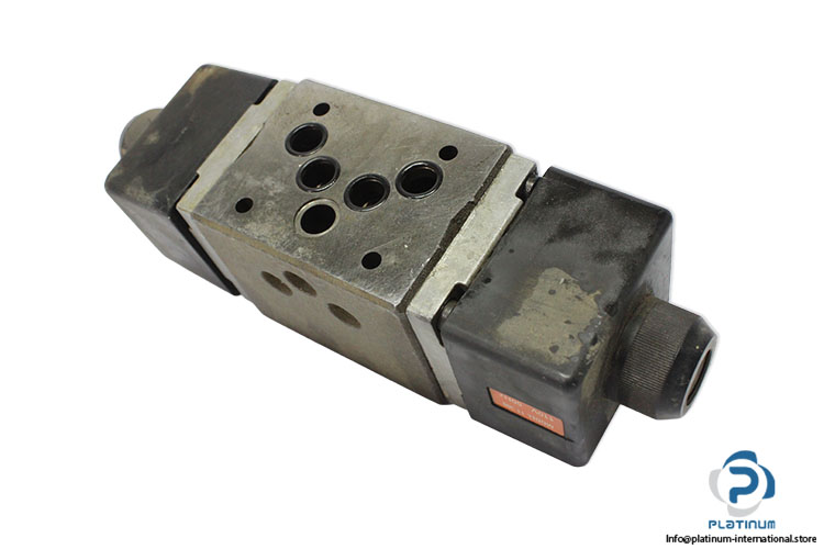 duplomatic-D4P4-S166_30-directional-valve-(Used)-1