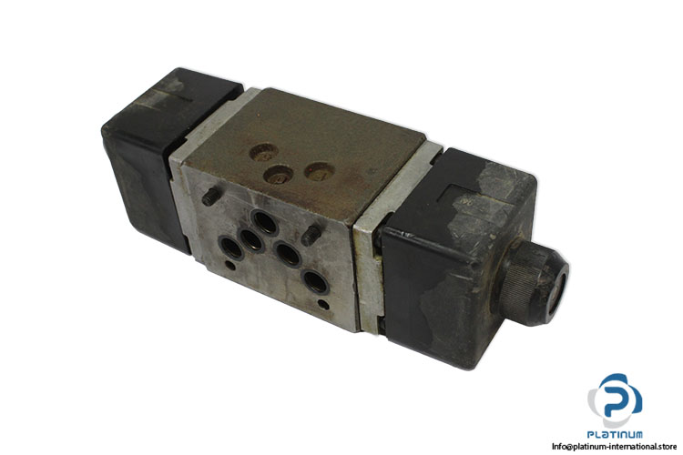 duplomatic-D4P4-S966_30-directional-valve-(Used)-1