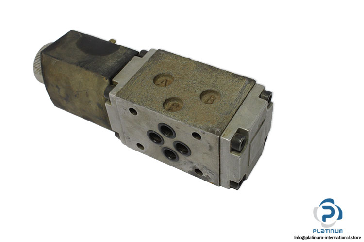 duplomatic-MD1P4-TA_32-directional-valve-(Used)-1