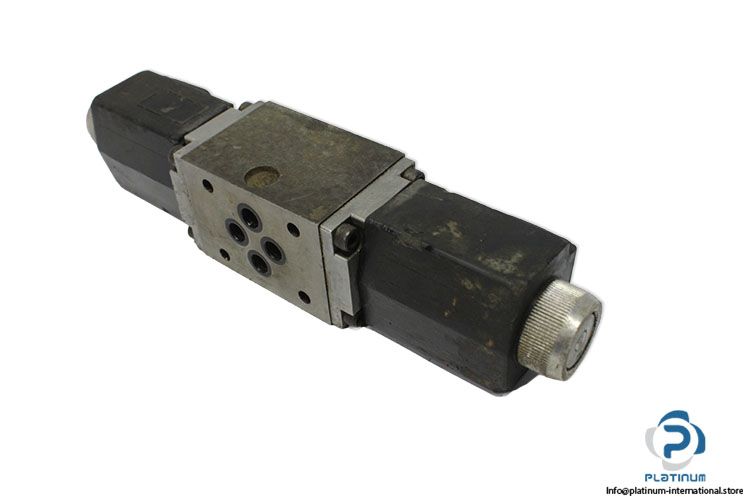 duplomatic-MD1P4-S1_30-directional-valve-(Used)-1