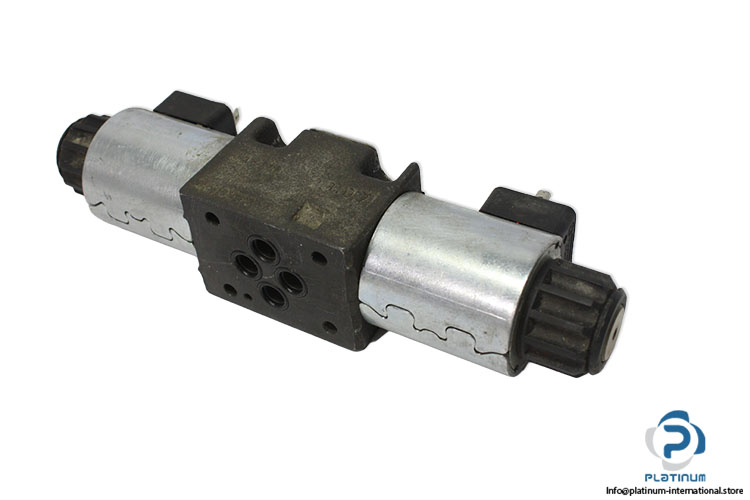 duplomatic-DS3-S3-10N-CM-directional-valve-(Used)-1.jpg