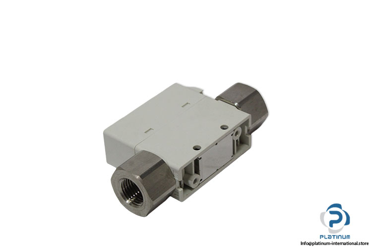 smc-PFM711-F02-F-digital-flow-switch-(New)-1