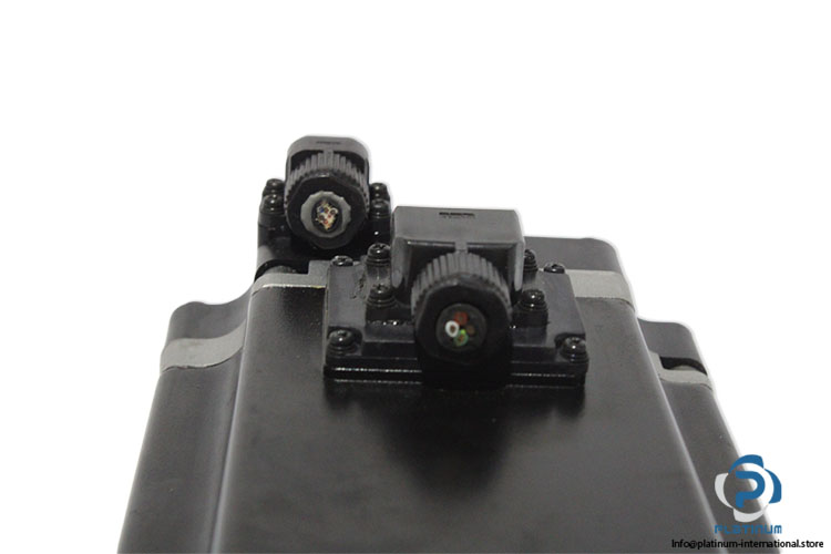 sanyo-denki-R2AAB8100FXP00-ac-servo-motor(new)-2