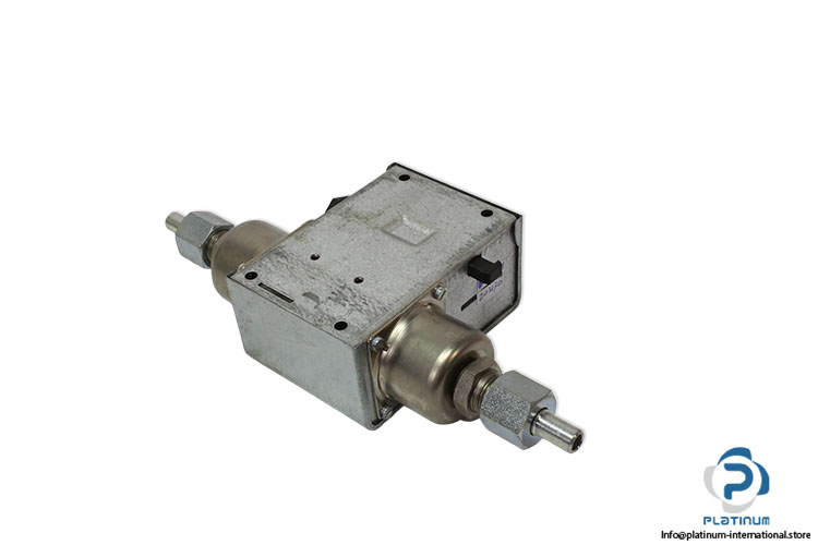 danfoss-MP55A-060B0177-pressure-switch-(New)-1