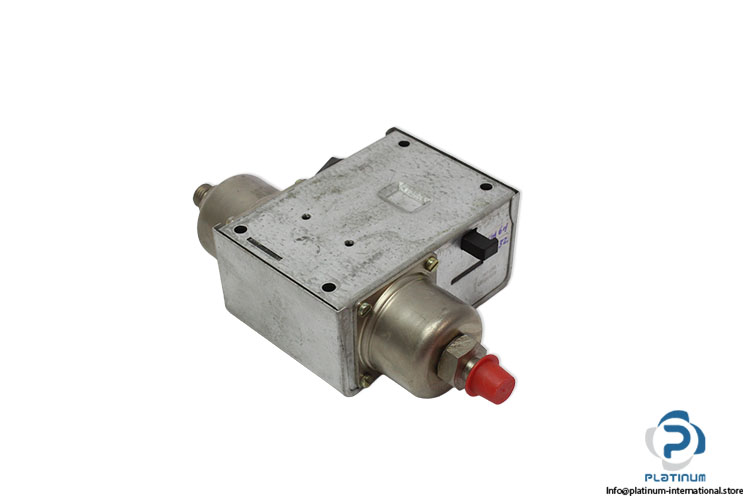 danfoss-MP55A-060B0183-pressure-switch-(Used)-1