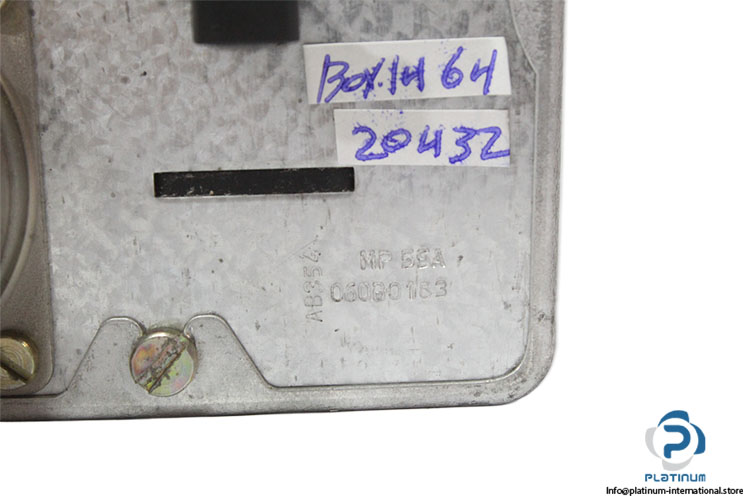 danfoss-MP55A-060B0183-pressure-switch-(Used)-4
