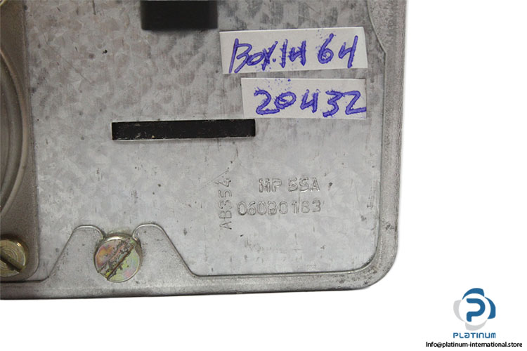 danfoss-MP55A-060B0183-pressure-switch-(Used)-5