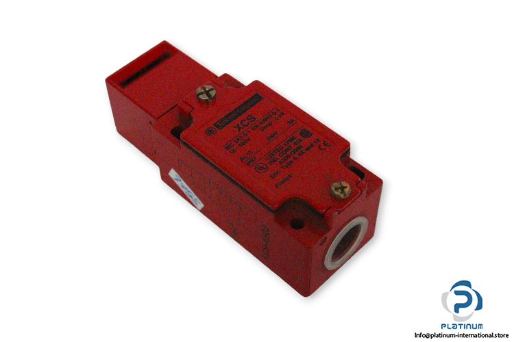 telemecanique-XCS-A502-safety-switch-(new)