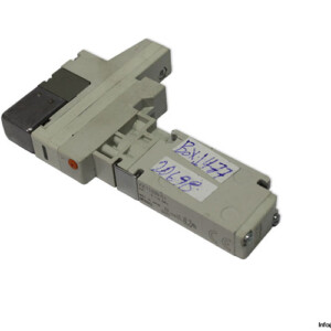 smc-VQC1100N-51-solenoid-valve-(Used)