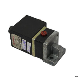NORGREN V04Z486L-E 6 SOLENOID AIR VALVE