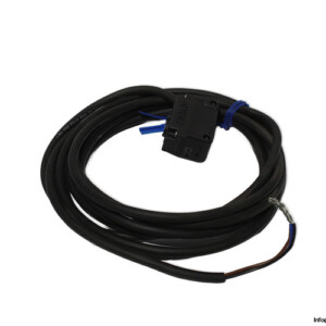 KEYENCE	PZ-G102N Square Reflective Sensor